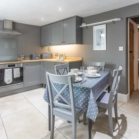 Cosy 2-bed Stone In By Mcpi Hosting, Ideal For Families & Friends! Holiday home